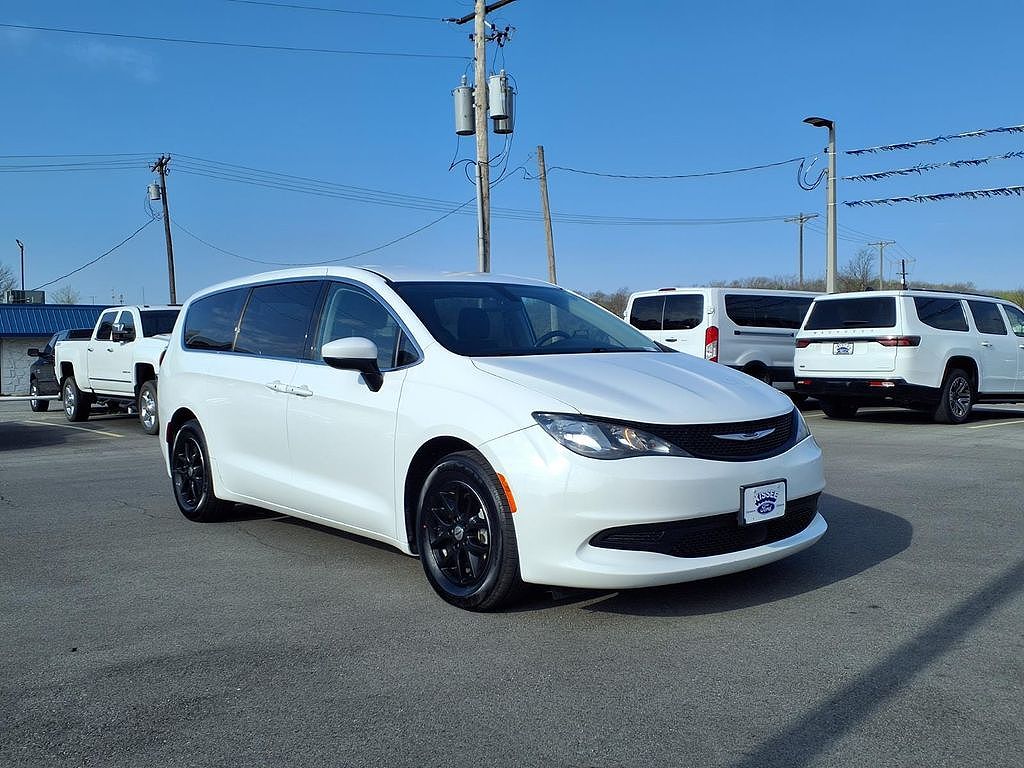 2022 Chrysler Voyager LX Fleet