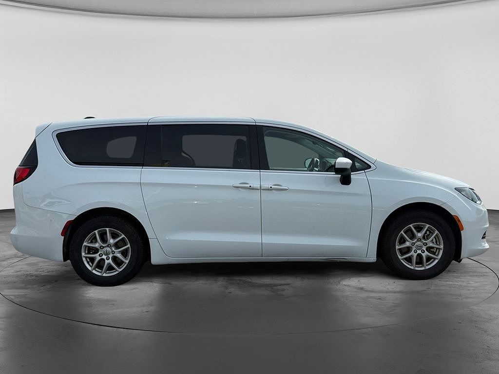 2023 Chrysler Voyager LX Fleet