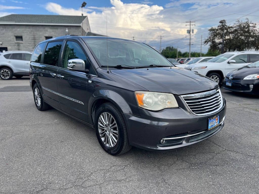 2014 Chrysler Town & Country Touring-L