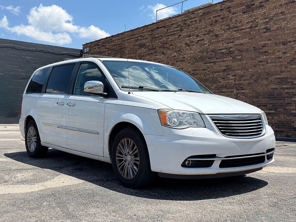 2016 Chrysler Town & Country Anniversary Edition