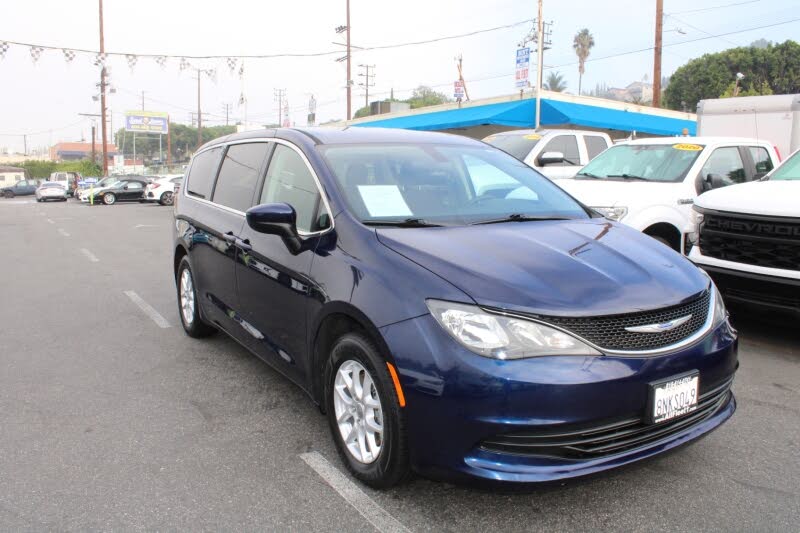 2020 Chrysler Voyager LX