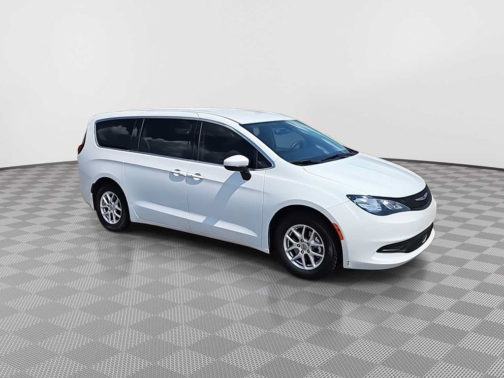 2022 Chrysler Voyager LX Fleet