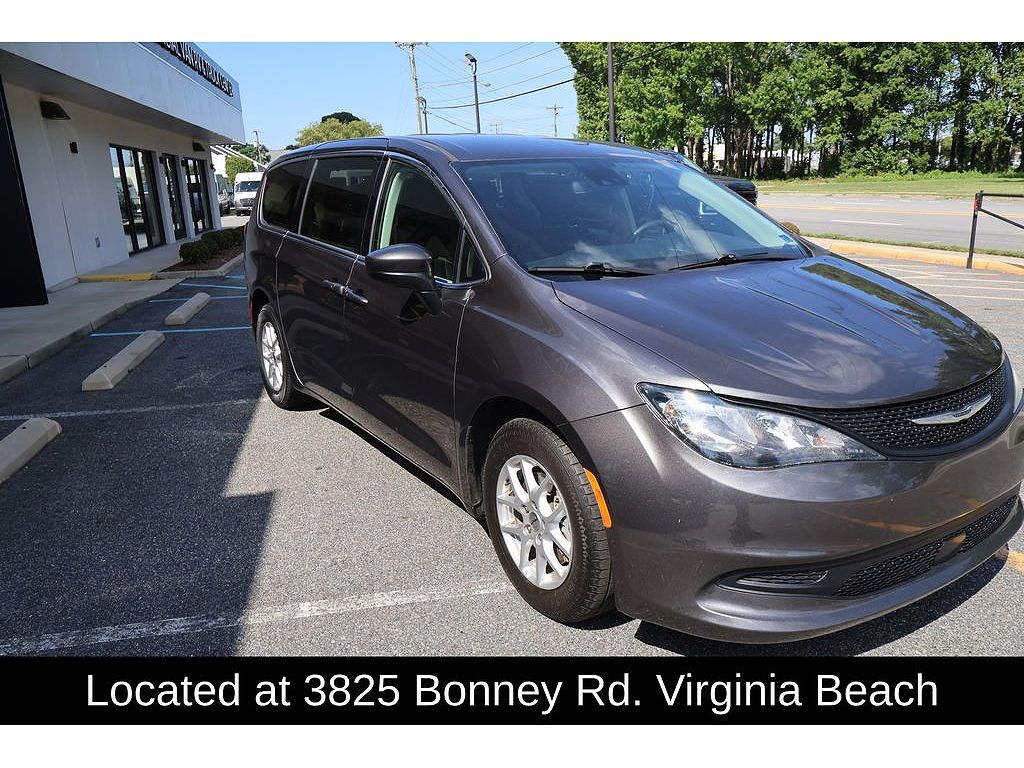2023 Chrysler Voyager LX