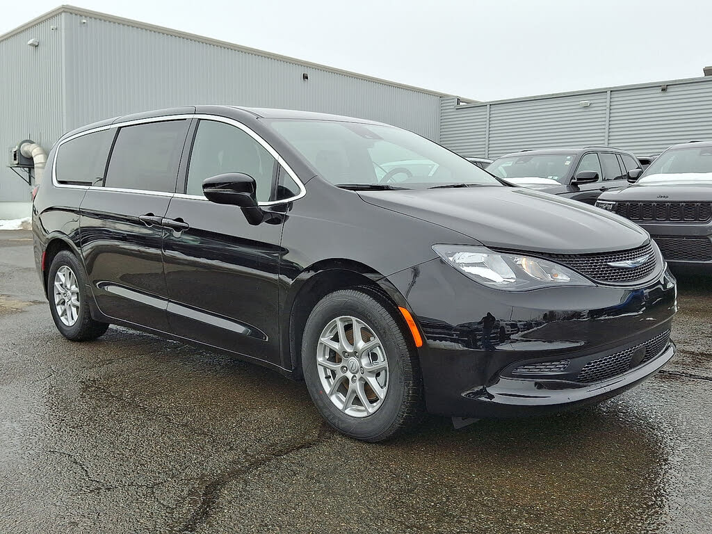2026 Chrysler Voyager LX
