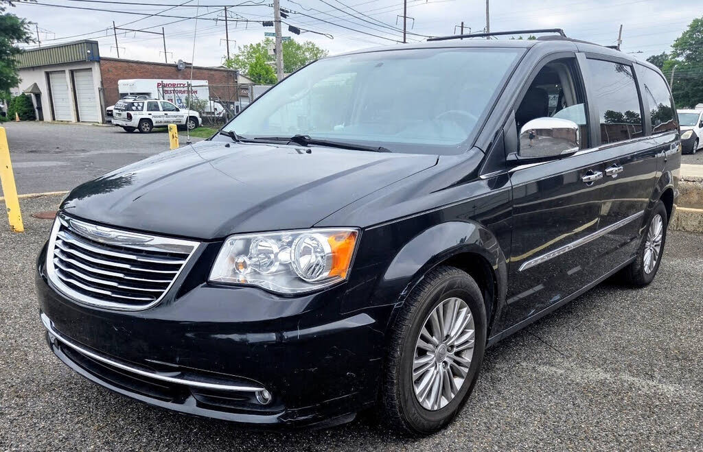 2016 Chrysler Town and Country Anniversary Edition