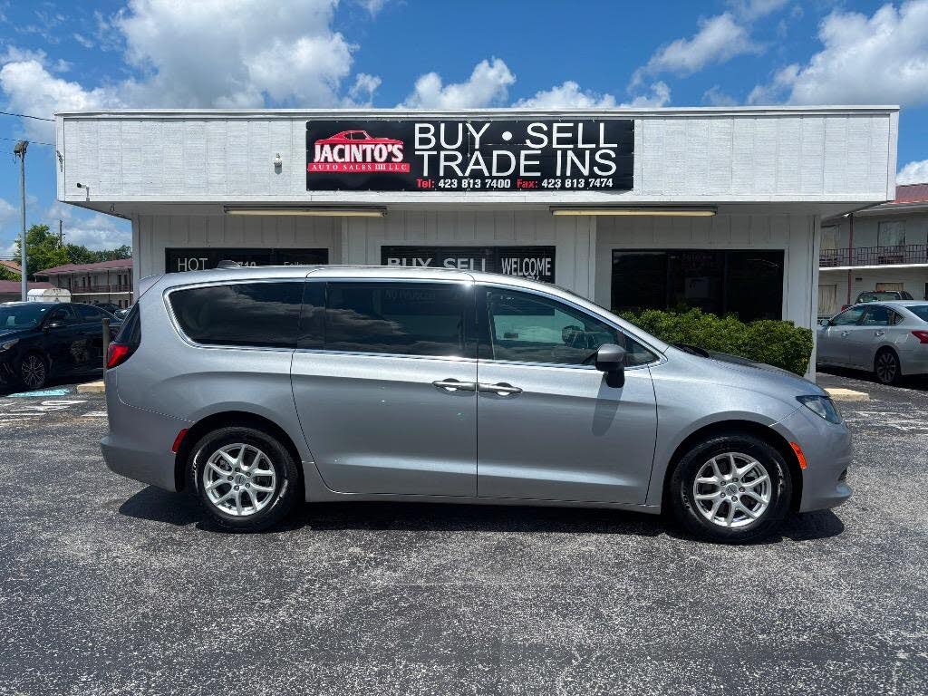 2021 Chrysler Voyager LX