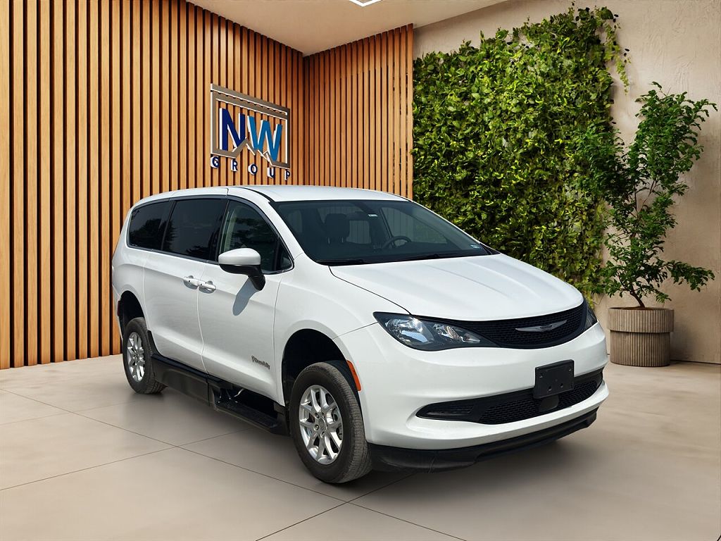 2022 Chrysler Voyager LX Fleet