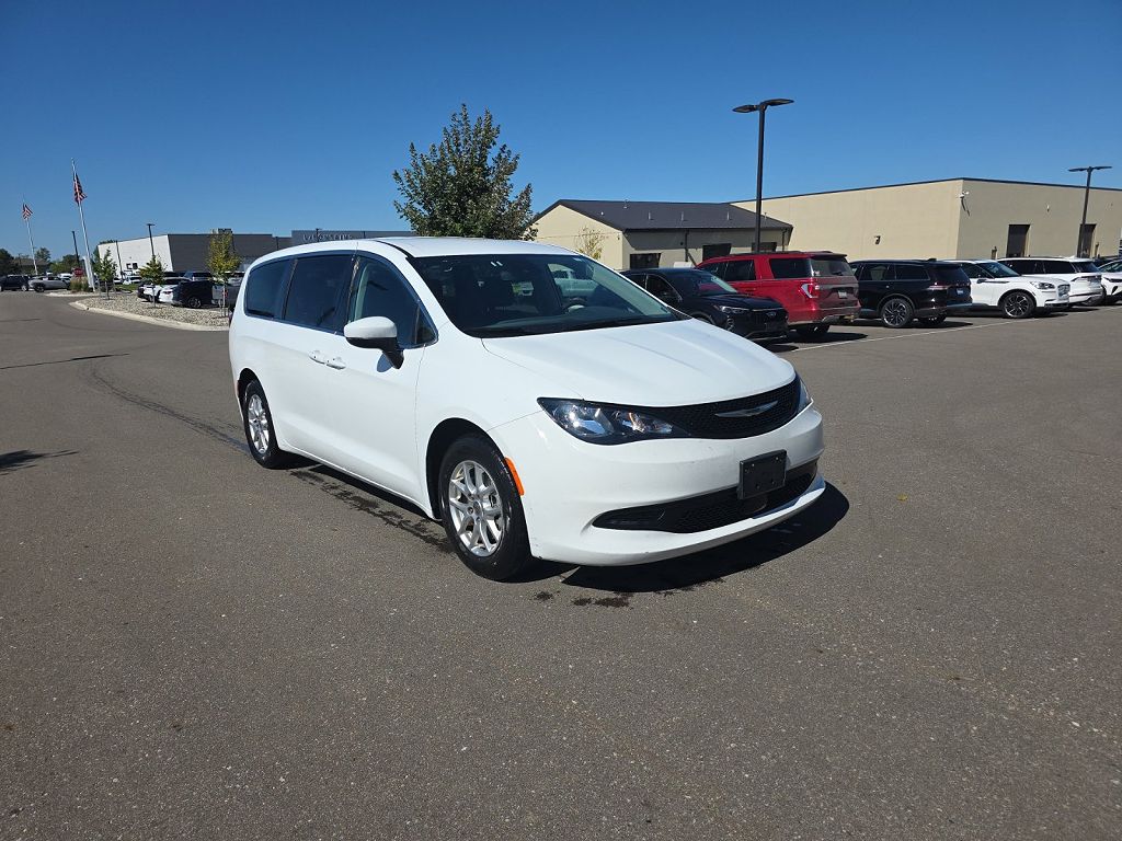 2023 Chrysler Voyager LX
