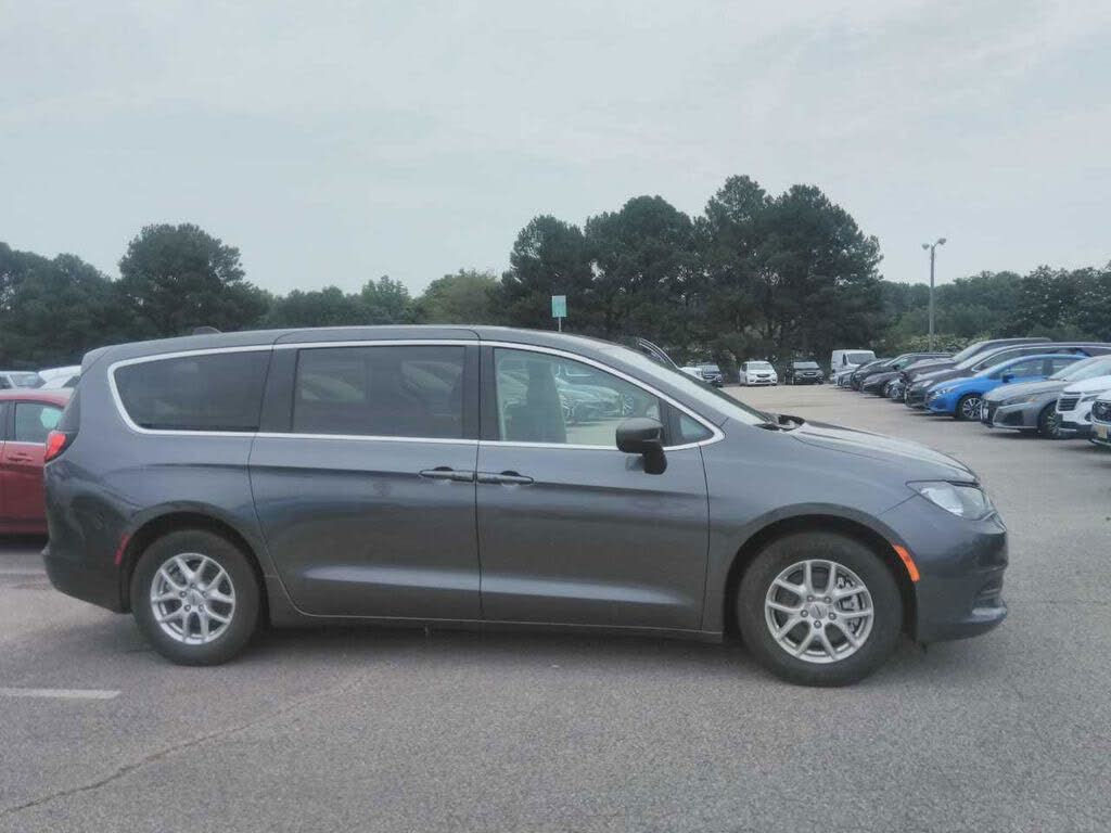 2023 Chrysler Voyager LX Fleet