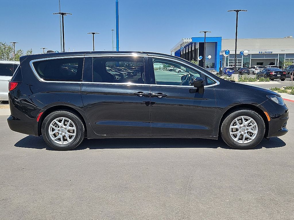 2023 Chrysler Voyager LX