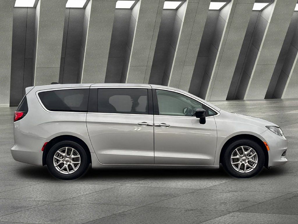 2024 Chrysler Voyager LX Fleet