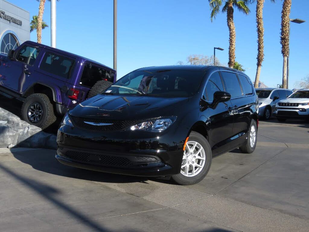 2026 Chrysler Voyager LX