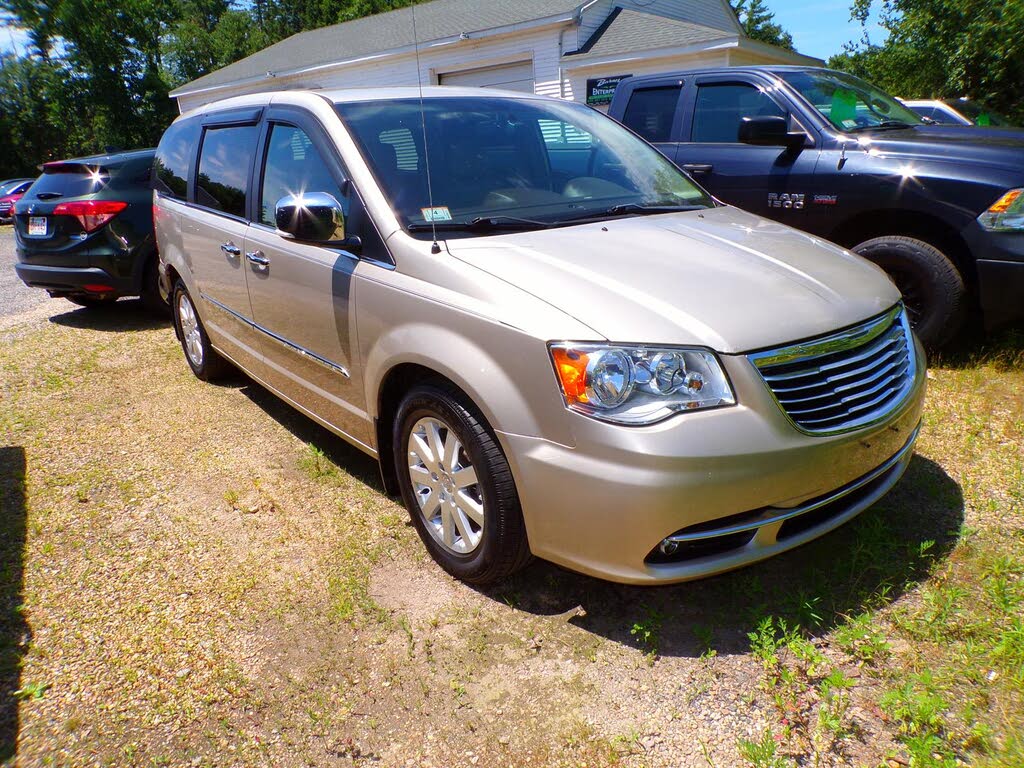 2012 Chrysler Town and Country Touring-L