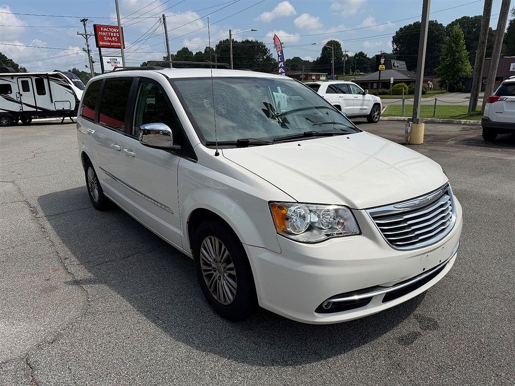 2013 Chrysler Town and Country Touring-L