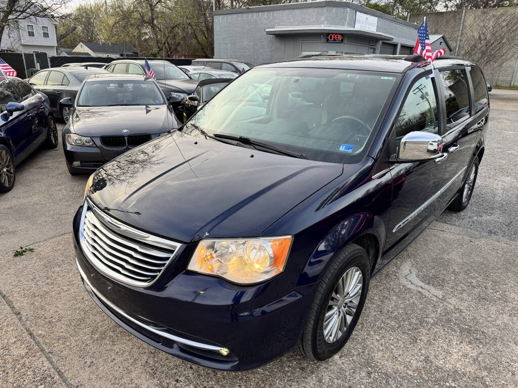 2014 Chrysler Town & Country Touring-L