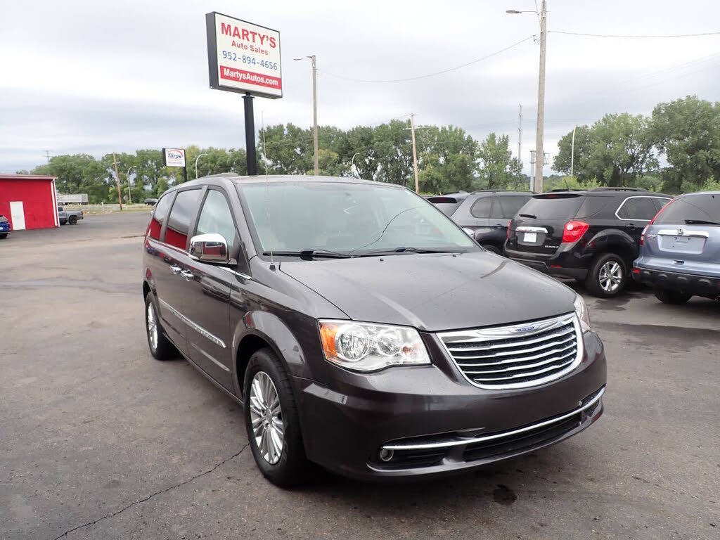 2015 Chrysler Town & Country Touring-L