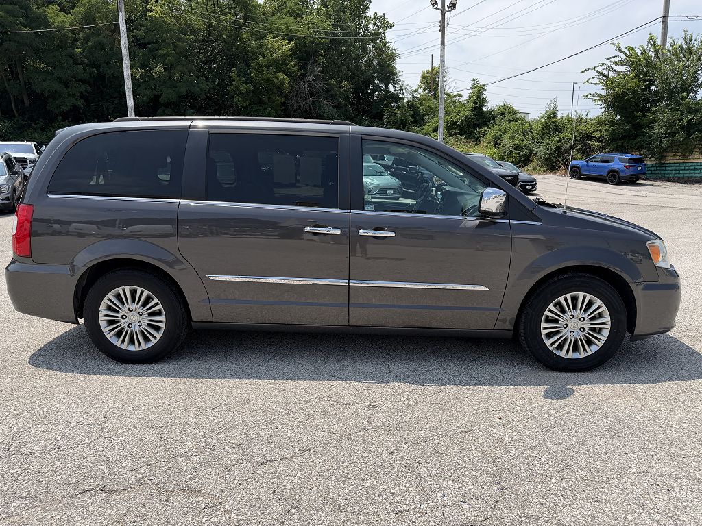 2015 Chrysler Town & Country Touring-L