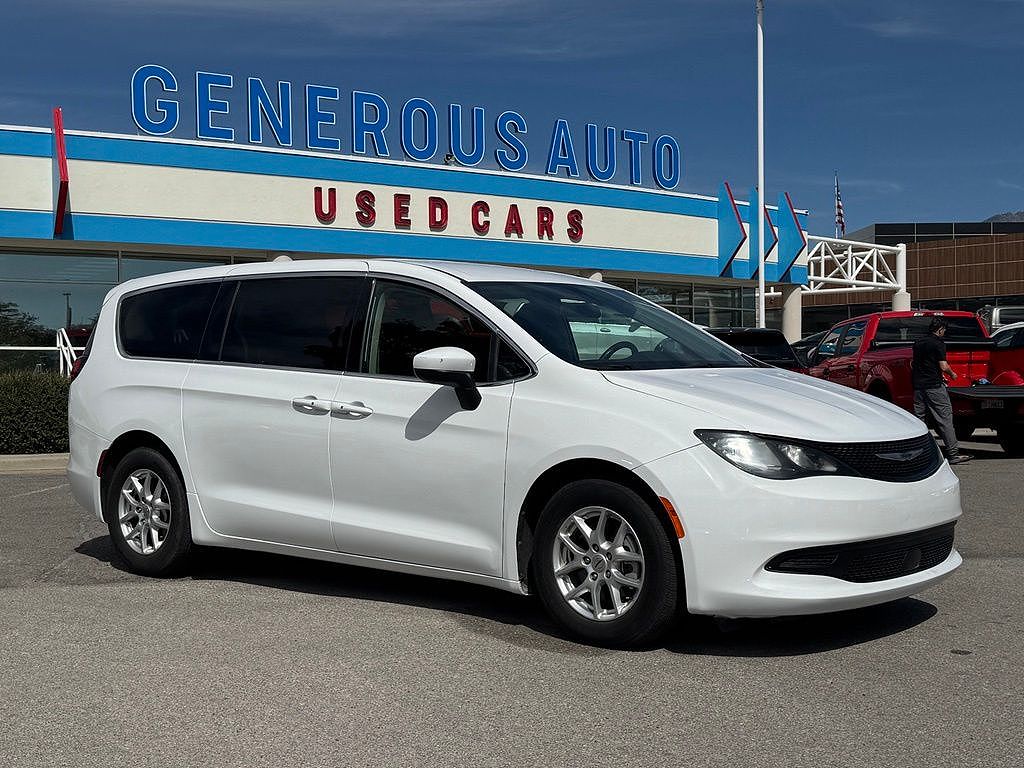 2022 Chrysler Voyager LX