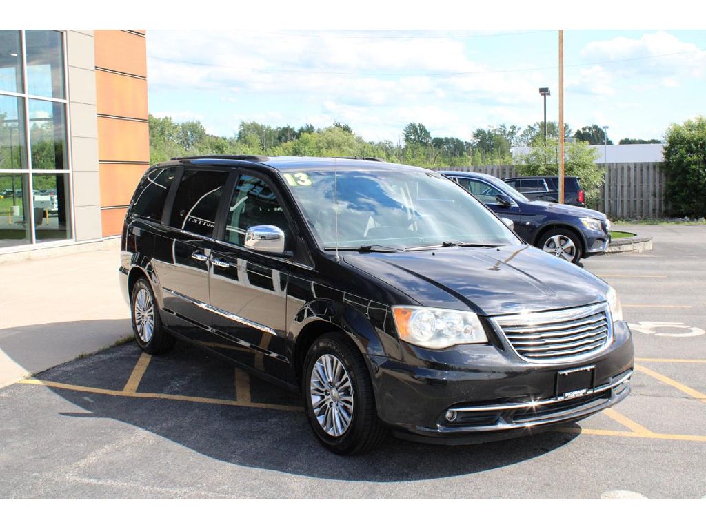2013 Chrysler Town & Country Touring-L