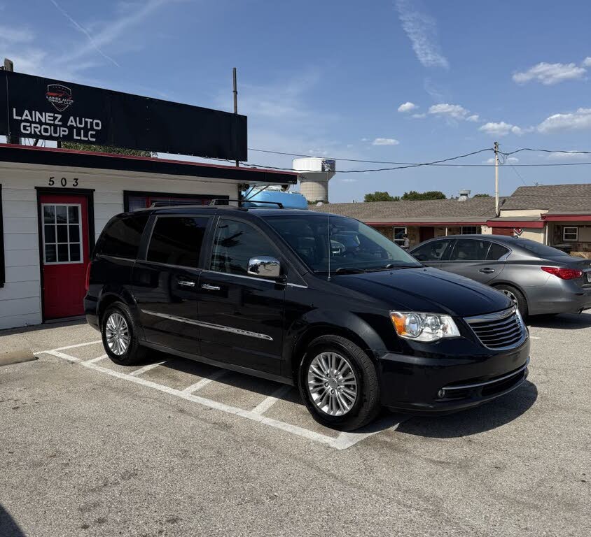 2015 Chrysler Town and Country Touring-L