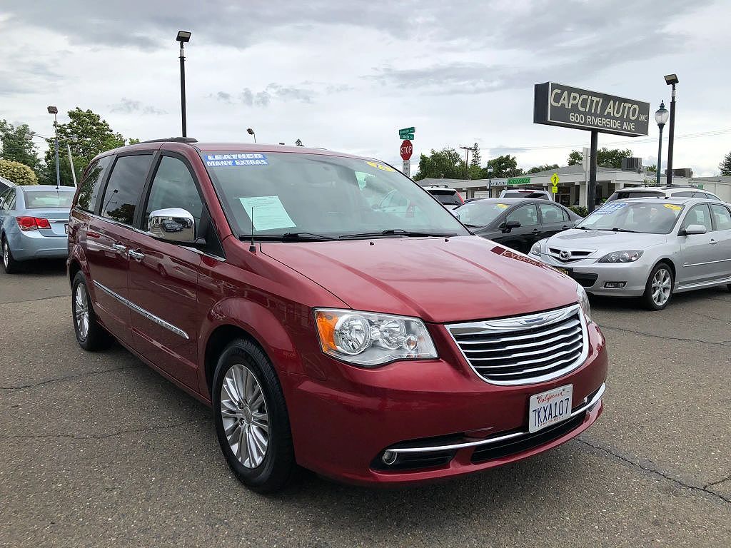2015 Chrysler Town & Country Touring-L
