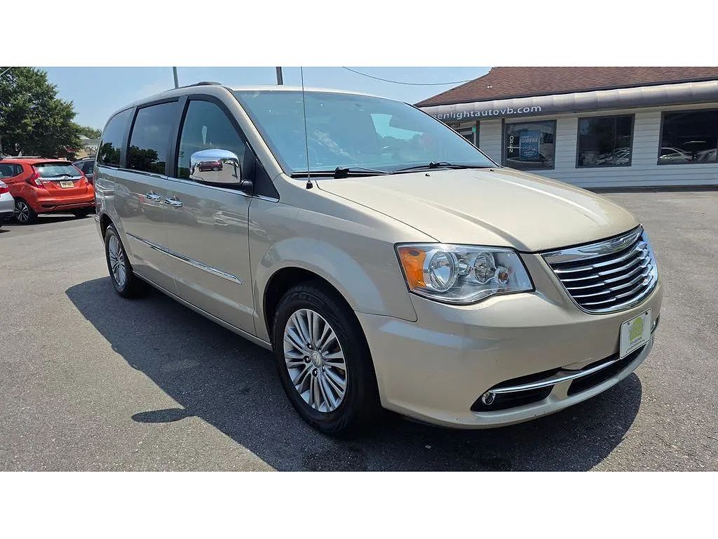 2016 Chrysler Town & Country Anniversary Edition