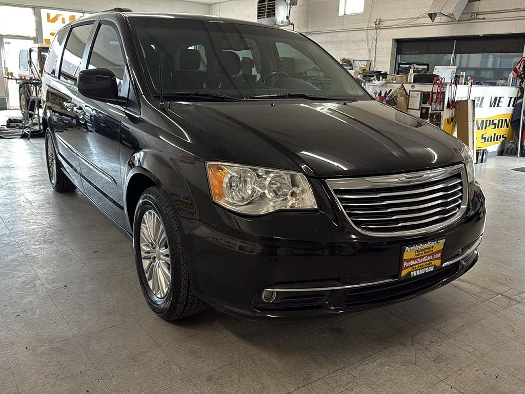 2016 Chrysler Town & Country Anniversary Edition