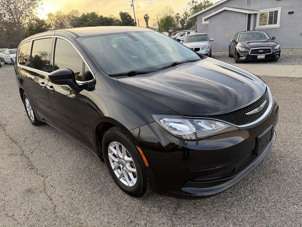 2021 Chrysler Voyager LX