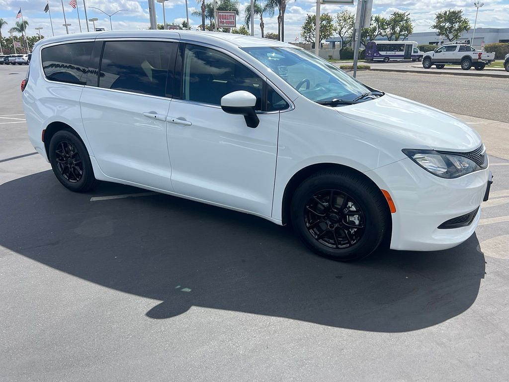 2023 Chrysler Voyager LX