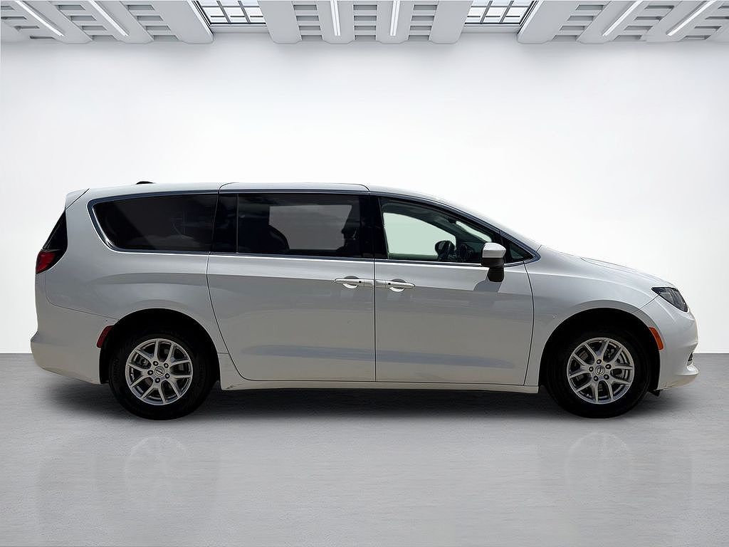 2023 Chrysler Voyager LX Fleet