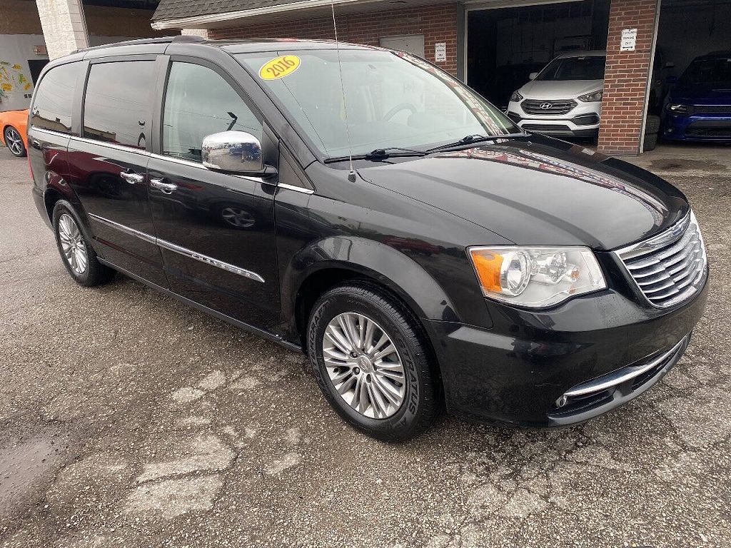 2016 Chrysler Town & Country Anniversary Edition