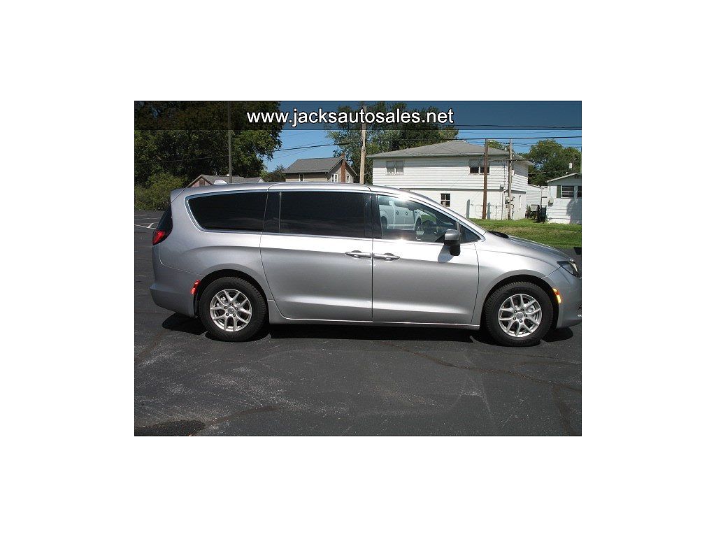 2020 Chrysler Voyager LX
