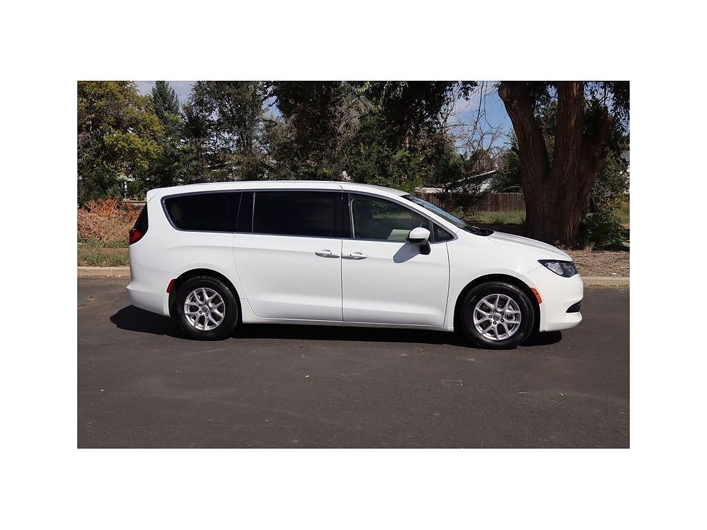 2022 Chrysler Voyager LX Fleet