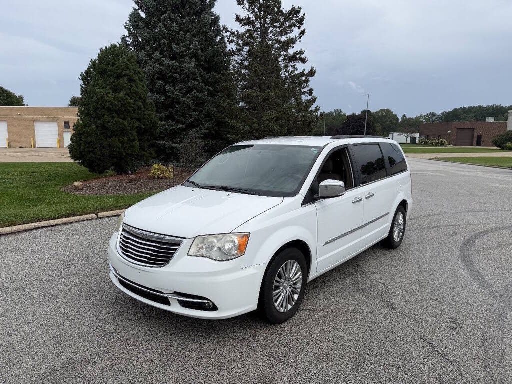 2013 Chrysler Town & Country Touring-L