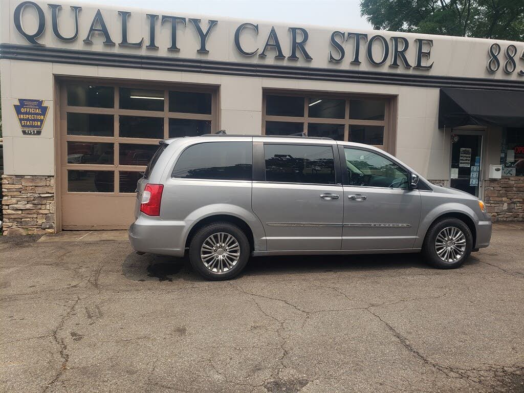 2014 Chrysler Town and Country Touring-L
