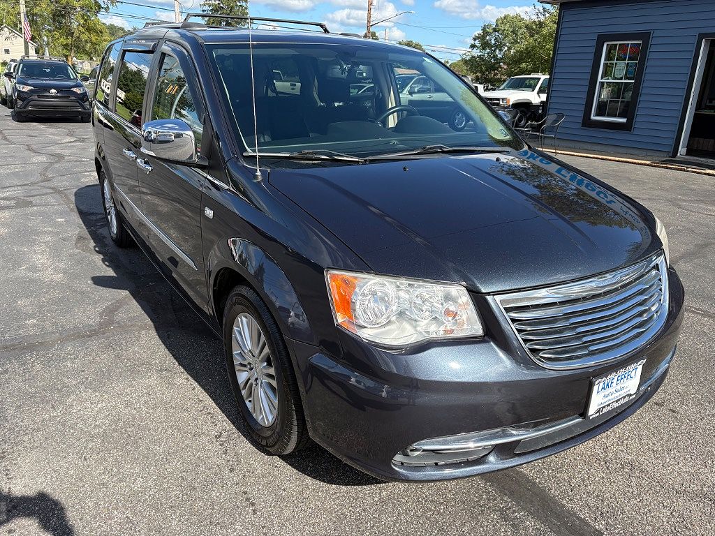 2014 Chrysler Town & Country Touring-L