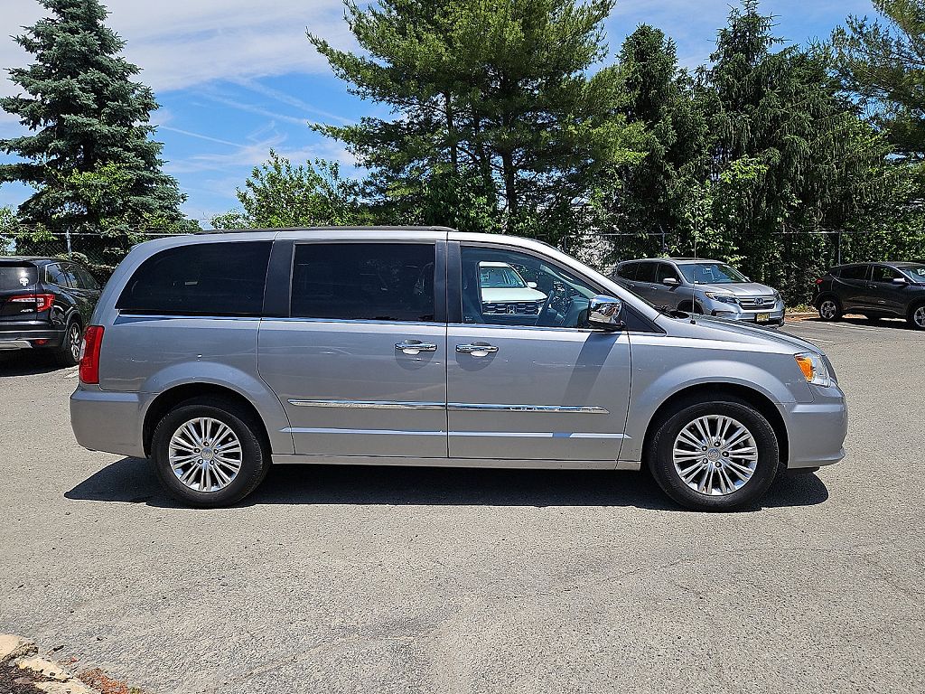 2015 Chrysler Town & Country Touring-L