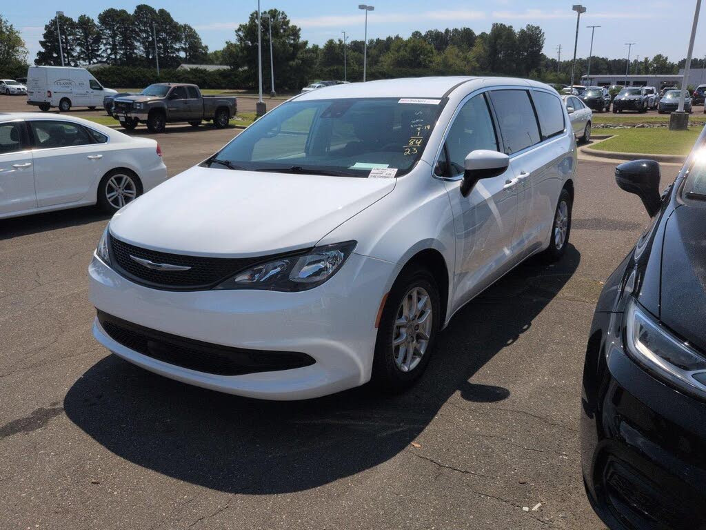 2023 Chrysler Voyager LX Fleet