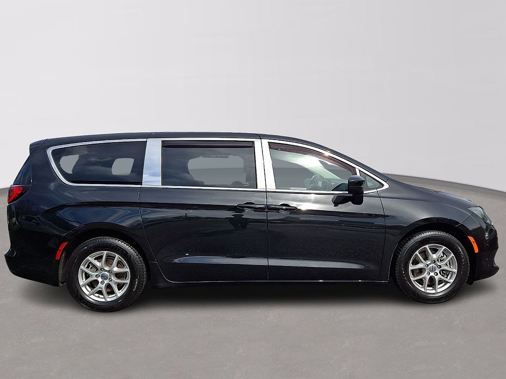 2024 Chrysler Voyager LX