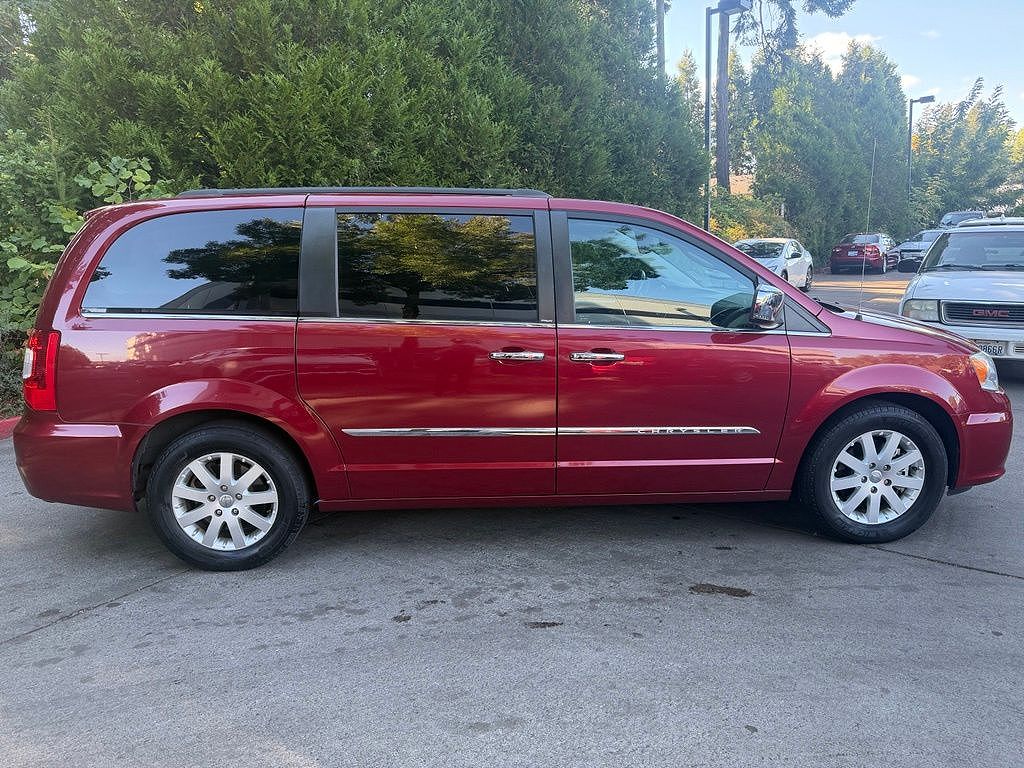2012 Chrysler Town & Country Touring-L