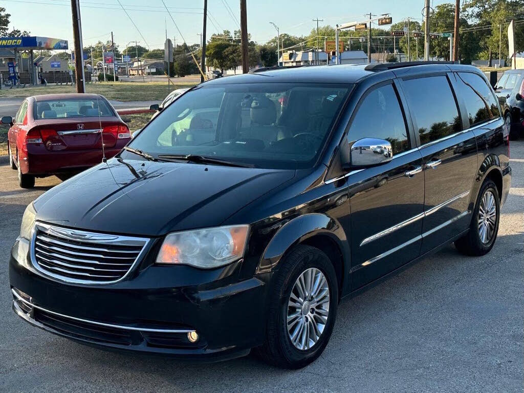 2013 Chrysler Town and Country Touring-L
