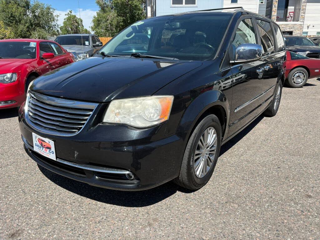 2013 Chrysler Town and Country Touring-L