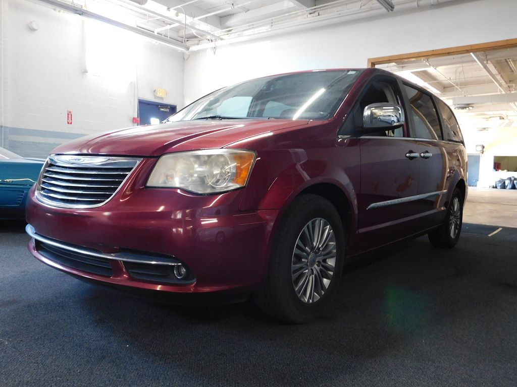 2013 Chrysler Town & Country Touring-L