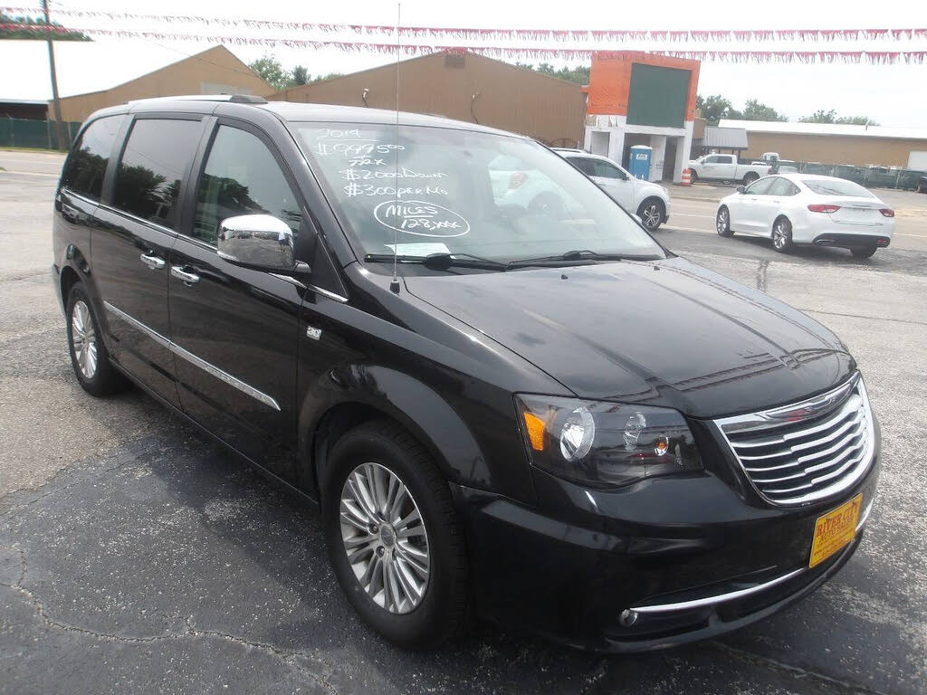 2014 Chrysler Town and Country Touring-L