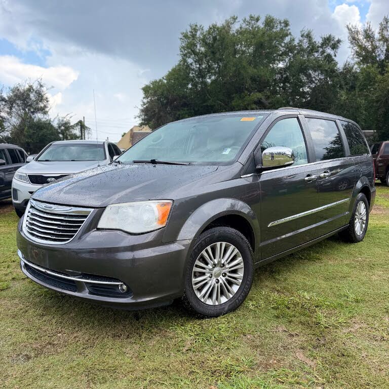 2016 Chrysler Town and Country Anniversary Edition