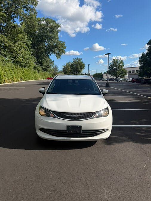 2020 Chrysler Voyager LX