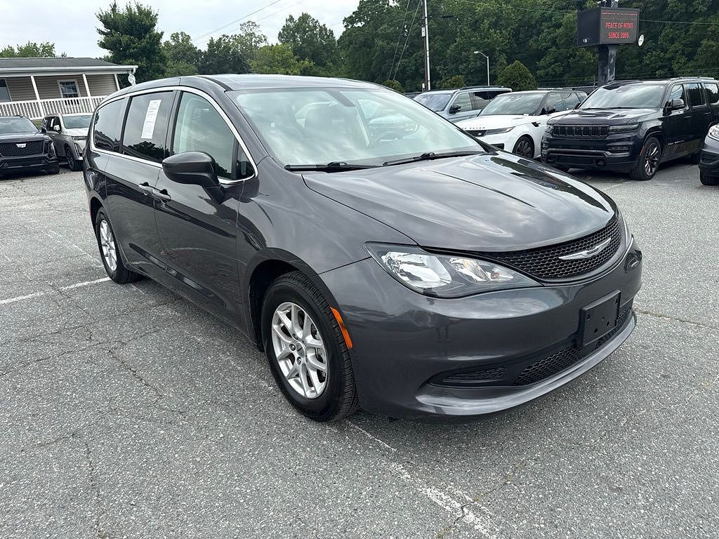 2021 Chrysler Voyager LX