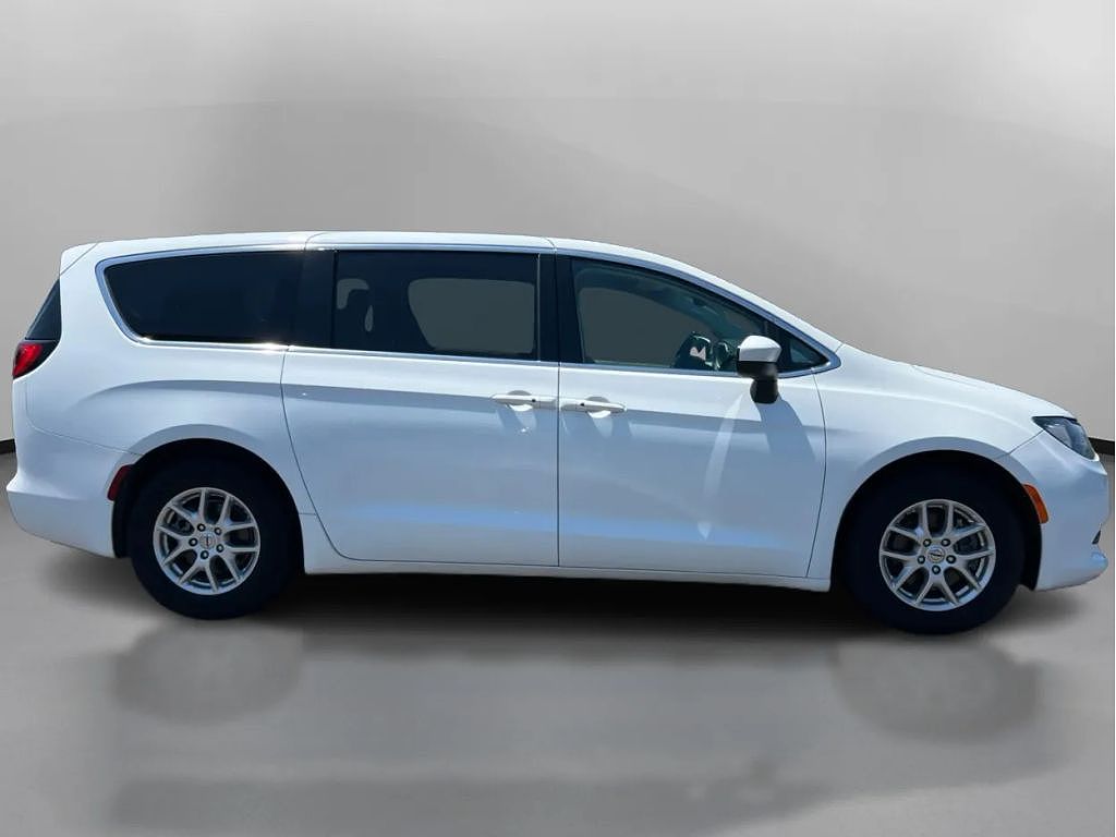 2023 Chrysler Voyager LX Fleet