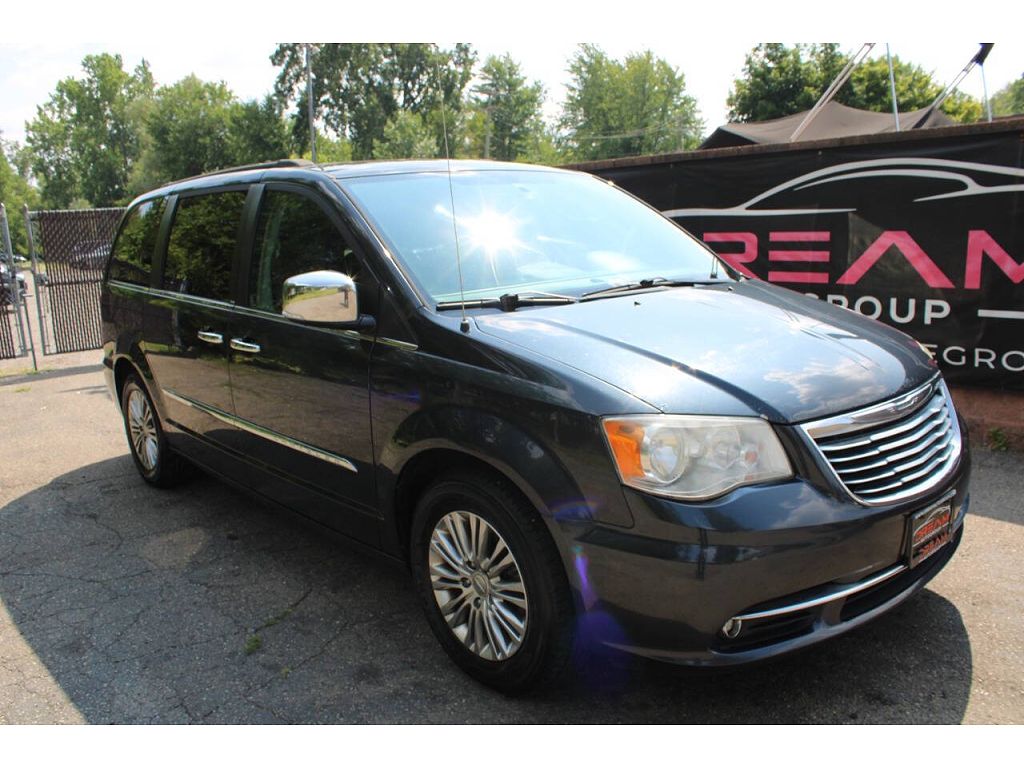 2014 Chrysler Town & Country Touring-L