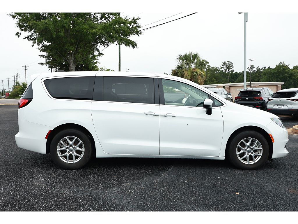 2022 Chrysler Voyager LX Fleet